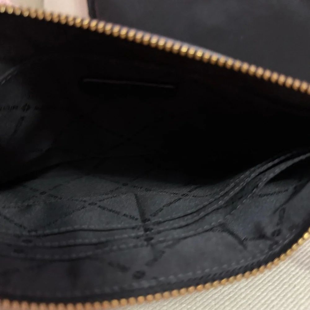 NWOT! Michael Kors Large Pebble Leather Zip Wristlet/Clutch-Black/Gold